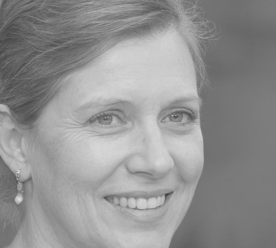Portret instructor Elena Popescu